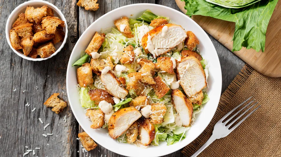 Voici comment rendre votre salade César encore plus légère selon ce célèbre Chef !