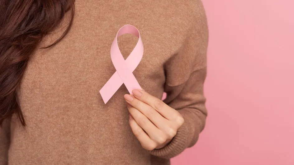 Cette journaliste révèle en direct être atteinte d'un cancer du sein de stade 3, "C'est dur de le dire à haute voix"