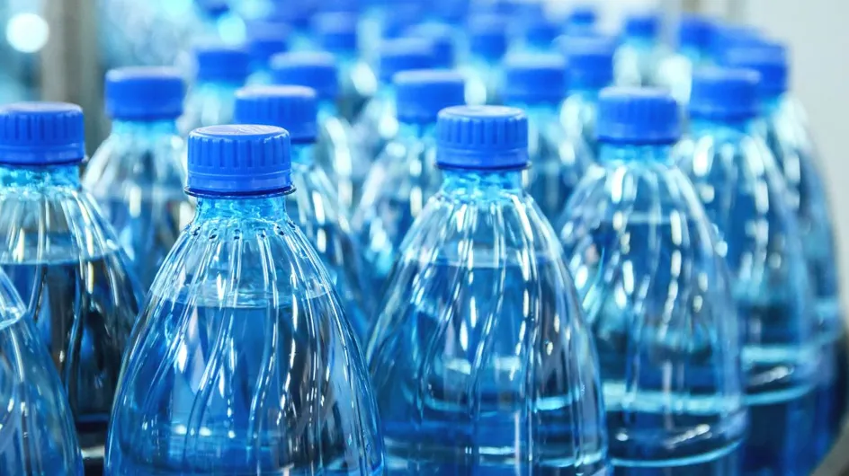 Une étude révèle la présence de milliers de particules dans les bouteilles en plastique
