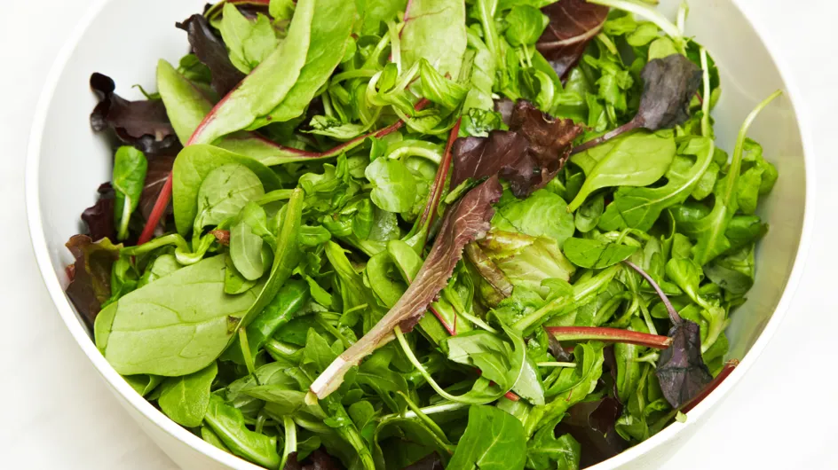 Peut-on manger une salade avec des taches roses sans risque ?