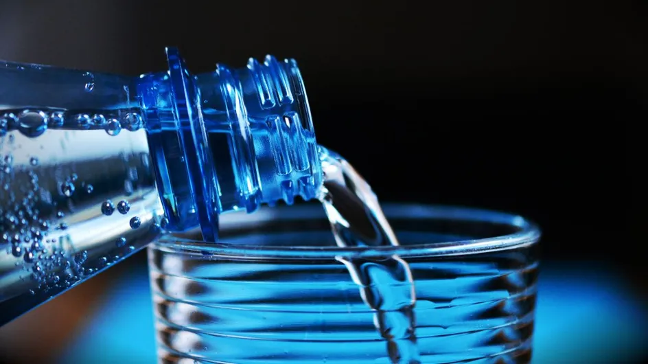 Eau en bouteille ou eau du robinet : voici la meilleure option pour votre santé selon un docteur