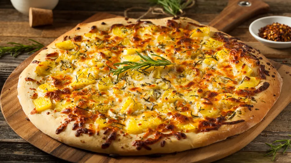 Affrontez le froid avec notre meilleure recette de pizza savoyarde express et ultra-réconfortante !