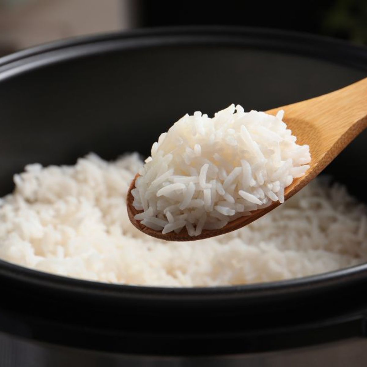 Comment cuire parfaitement le riz basmati : 2 méthodes + conseils