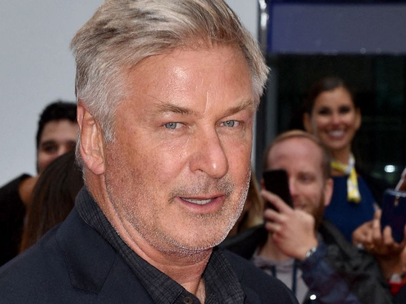 Au-delà du tir d'Alec Baldwin, le danger des armes à feu et des balles à  blanc au cinéma