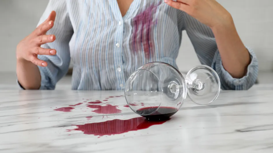 La meilleure façon de vous débarrasser naturellement d’une tache de vin, c’est celle-là