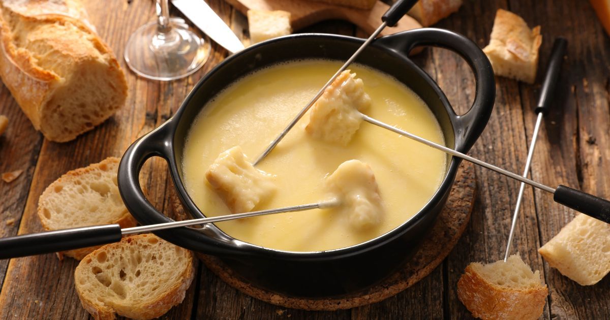 Voici comment faire une fondue beaucoup plus légère grâce à un seul fromage et ce n’est pas
