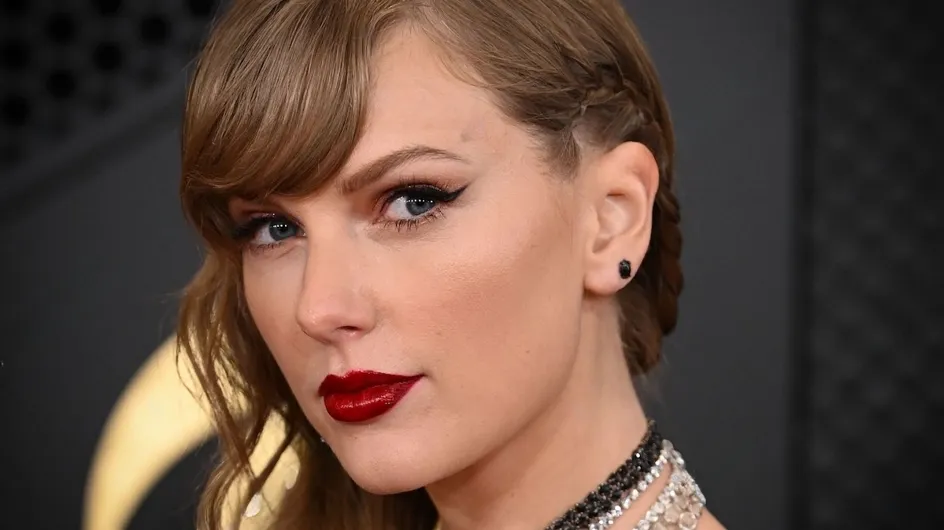 Mirada felina a lo Taylor Swift: Consigue el delineado 'mob wife' de los Grammy 2024