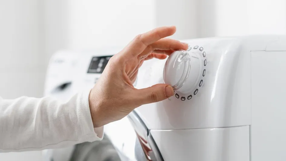 Cette astuce géniale pour utiliser votre machine à laver comme un sèche-linge, grâce à un seul accessoire qu'on possède