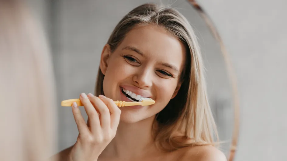Brossage de dents : combien de temps faut-il attendre après avoir mangé et pourquoi il convient de respecter cette règle