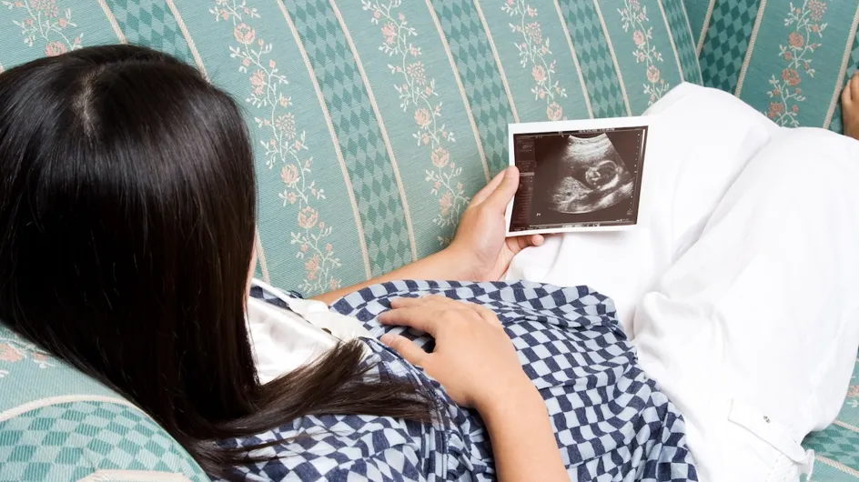¡Bebé de piedra! Fallece mujer tras 30 años con un feto calcificado en su vientre