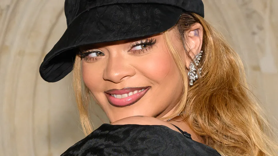 Rihanna méconnaissable : la chanteuse adopte une coupe à la garçonne surprenante (elle a aussi changé de coloration)