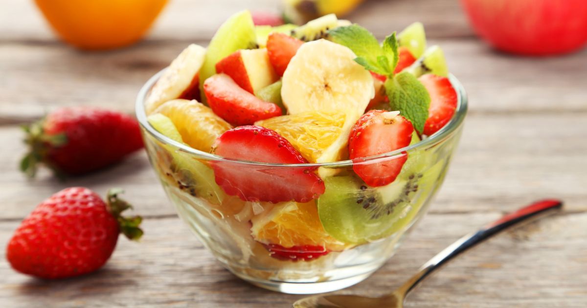 Empêchez la banane de noircir dans votre salade de fruits avec cette astuce simple mais efficace