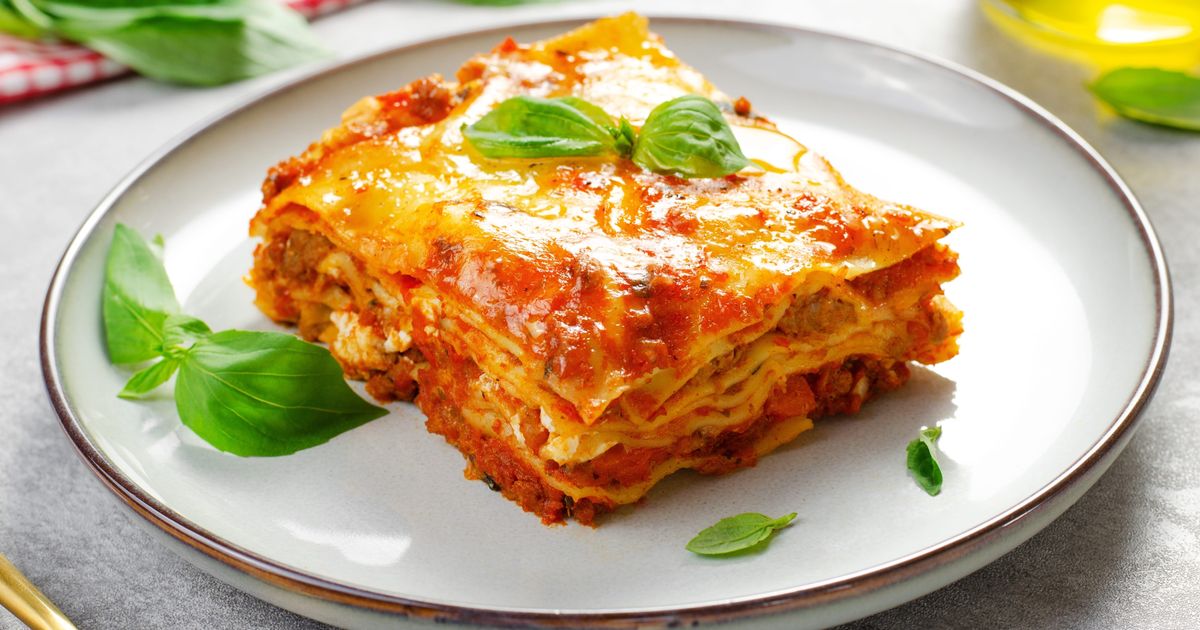 Cet ingrédient que les Italiens utilisent pour remplacer la béchamel dans les lasagnes à la bolognaise !