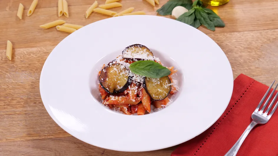 Cette recette de penne alla norma est la meilleure pour changer de vos simples pâtes à la tomate !