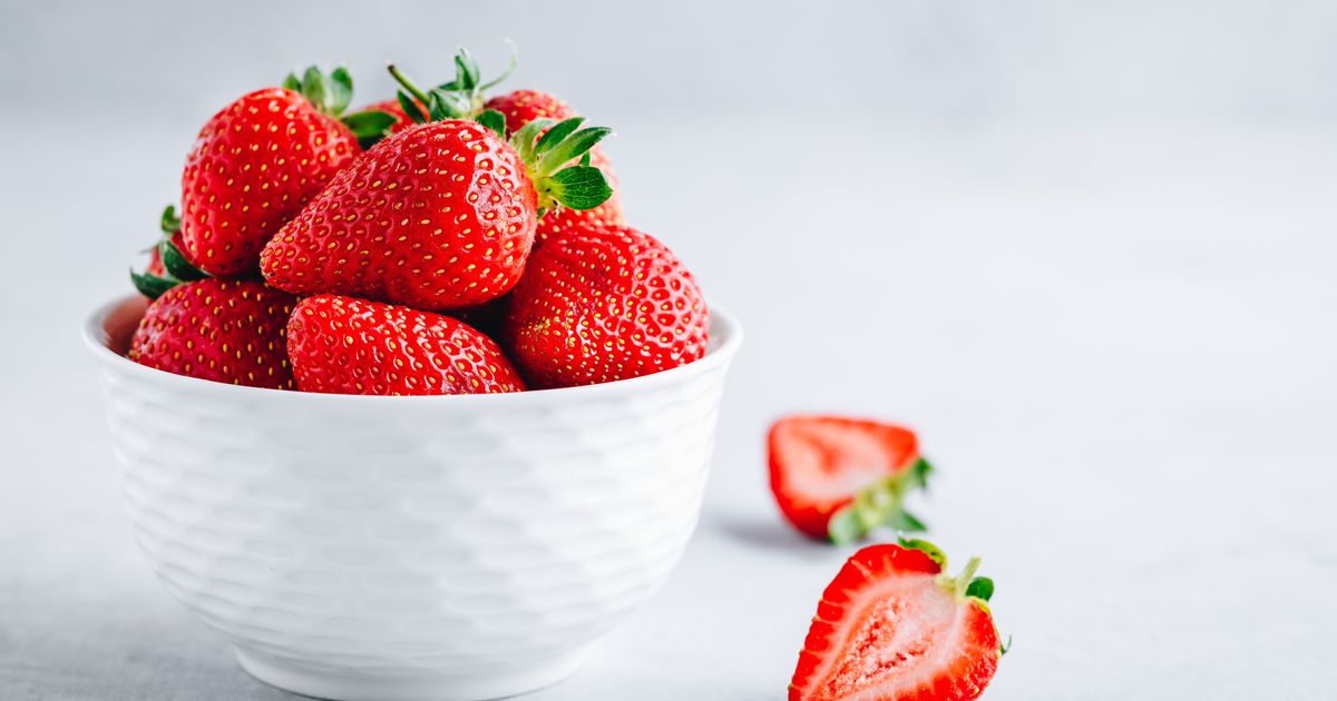 Cet ingrédient magique pour donner du goût à vos fraises (et ce n'est pas le sucre)