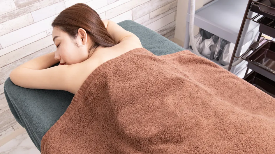 El masaje capilar japonés se hace viral, ¿en qué consiste?