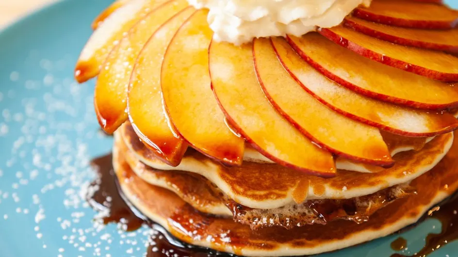 Cyril Lignac livre sa recette facile à réaliser et ultra-gourmande des pancakes aux pommes