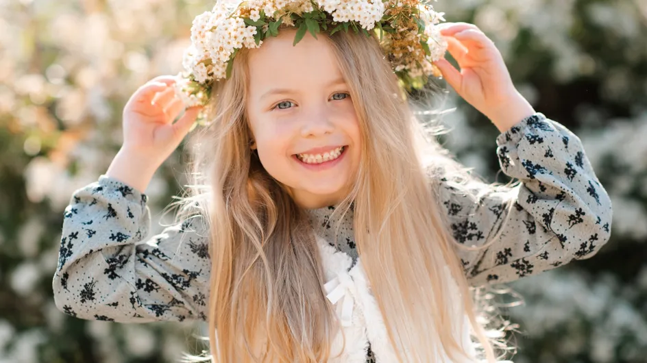 Voici 11 idées de coiffures faciles et tendances pour les petites filles (elles sont parfaites pour le printemps)