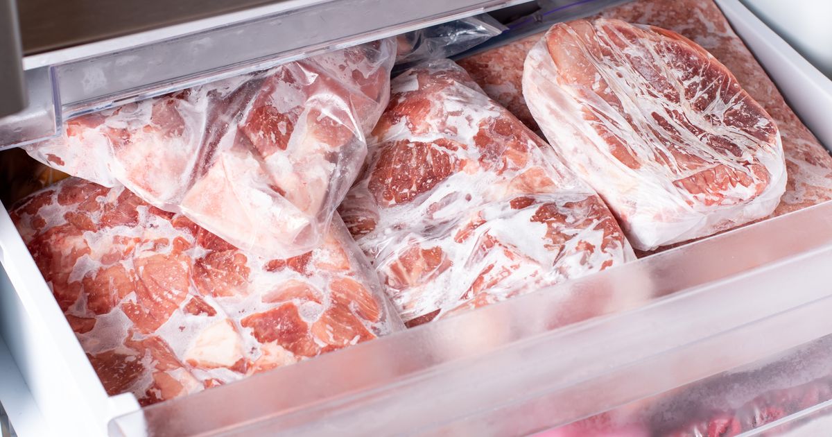 Cette astuce très pratique permet de décongeler une viande en moins d'une heure