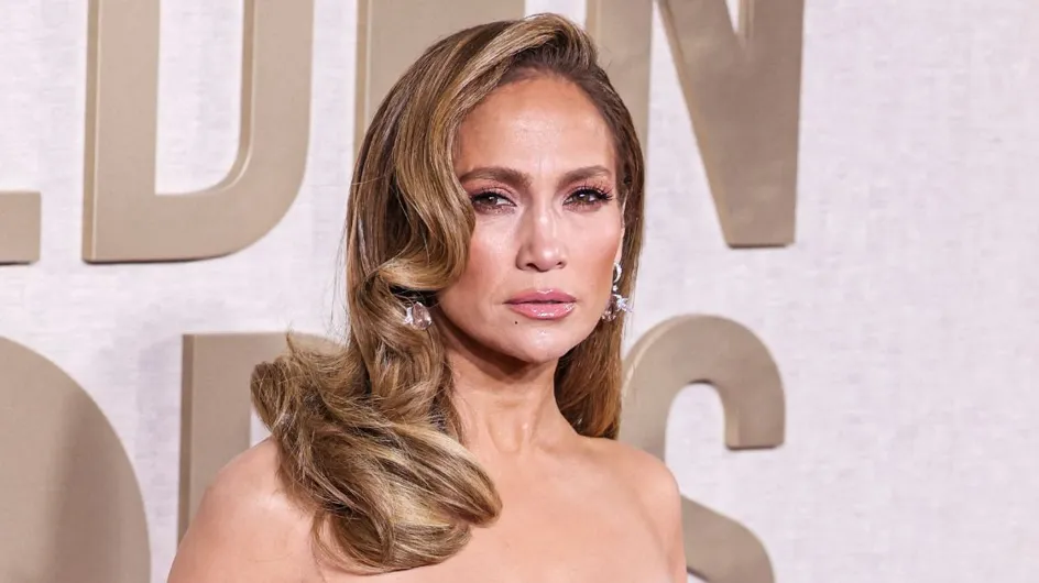 Jennifer Lopez éblouissante avec un brushing "de mamie" ultra glamour (une idée coiffure à lui piquer après 40 ans)