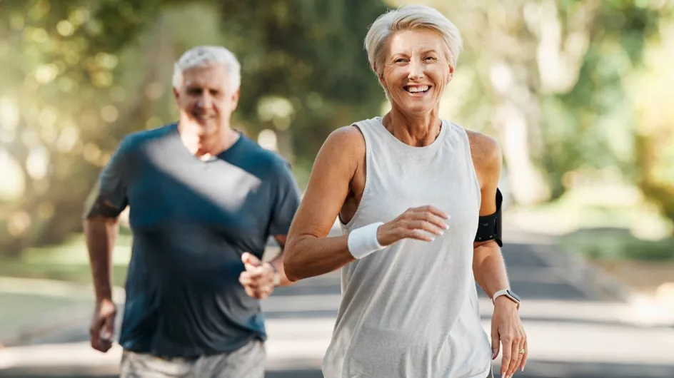 "Je suis médecin et voici les 3 exercices physiques qui vous aideront à mieux vieillir"