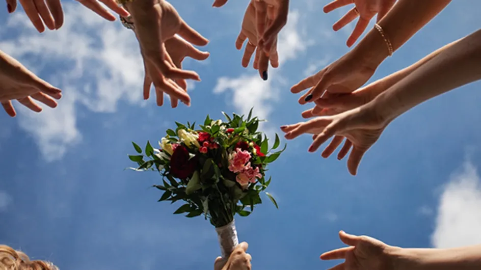 Mariage : voici 3 conseils pour un lancer de bouquet réussi, selon une wedding planner