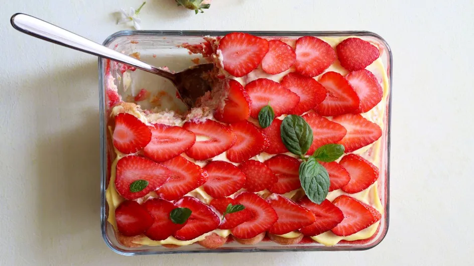 Tiramisu aux fraises : remplacez le mascarpone par cet ingrédient du quotidien pour une version peu calorique
