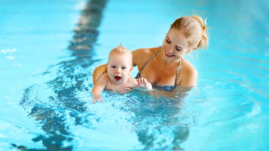 ¿Cuándo puede empezar a nadar un bebé?