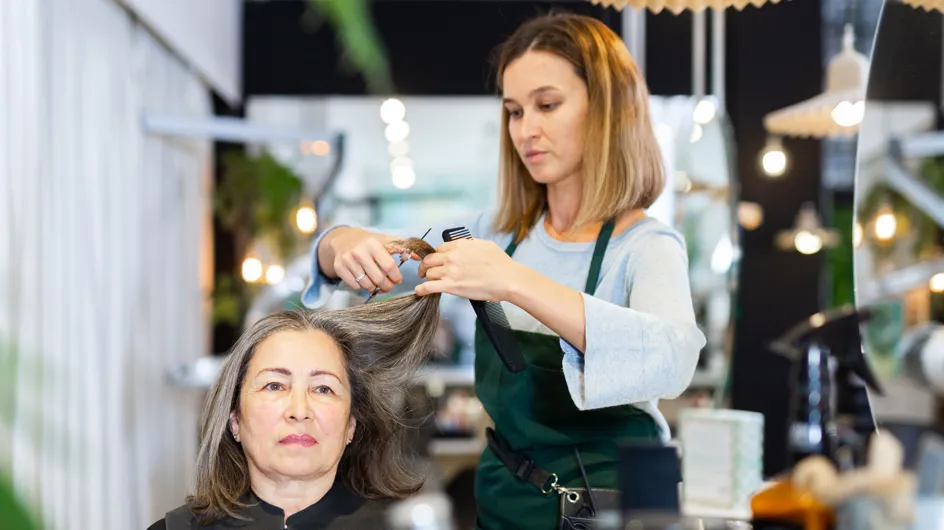 Coupe de cheveux après 50 ans : ces coiffures “vieillottes” vous font paraître beaucoup plus âgée selon les coiffeurs