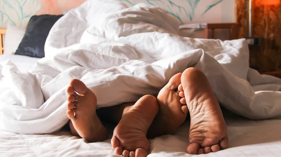 Sexe : testez la position de l'os couché, une variante originale de la levrette (pour un maximum de plaisir sans effort)