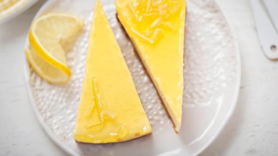 Moelleux au citron et cheesecake, cette recette facile mélange ces deux préparations pour encore plus de gourmandise