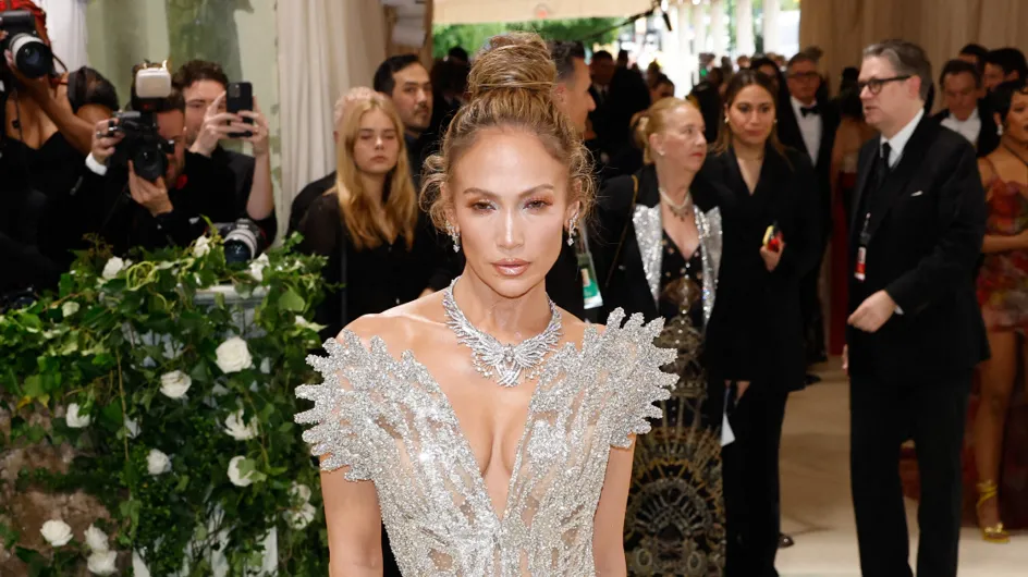 MET Gala 2024 : Jennifer Lopez irradie le tapis rouge avec une robe transparente