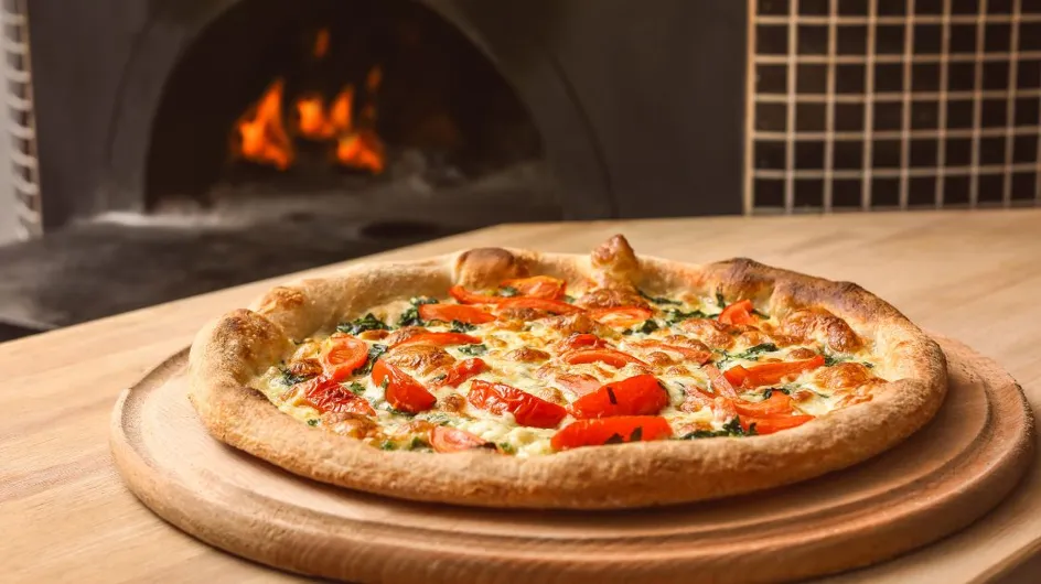 Ce geste et surtout cet ingrédient secret vont complètement changer votre pâte à pizza maison
