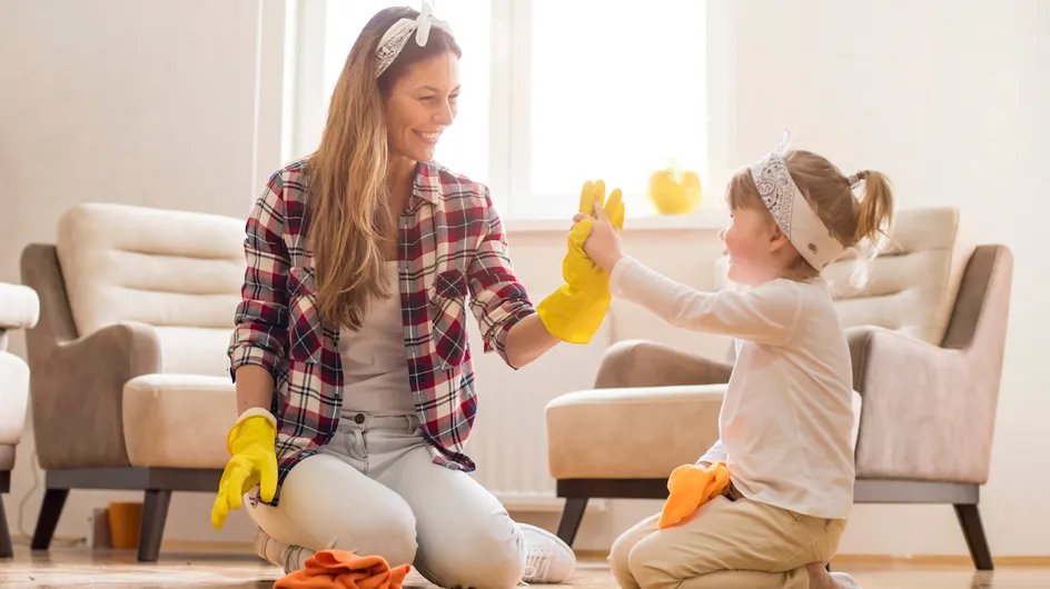 Voici 8 habitudes de ménage simples et efficaces pour les parents débordés (vous allez gagner du temps)