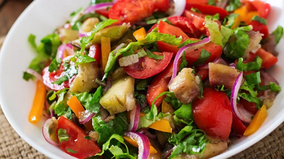 Dua Lipa révèle son ingrédient secret protéiné qu&#039;elle ajoute dans toutes ses salades