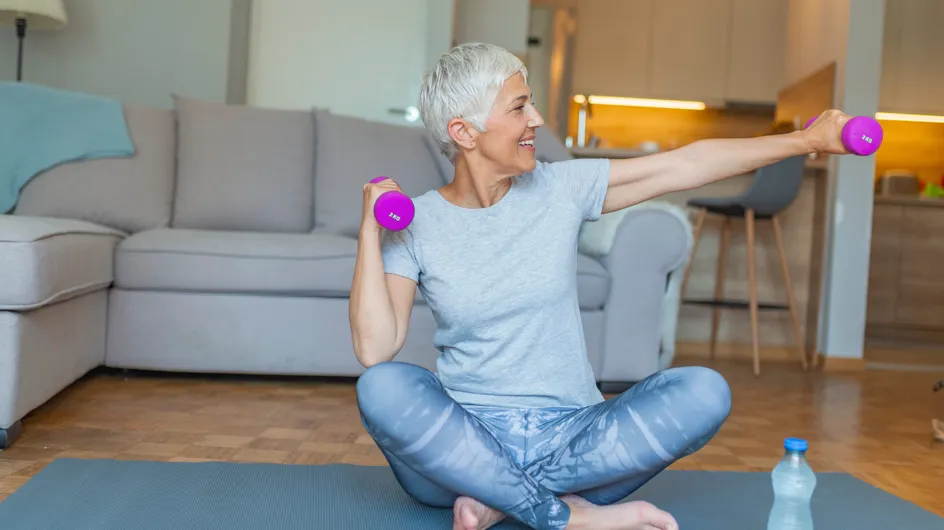 Muscler ses bras après 50 ans : 4 exercices niveau débutant ultra-efficaces pour les tonifier