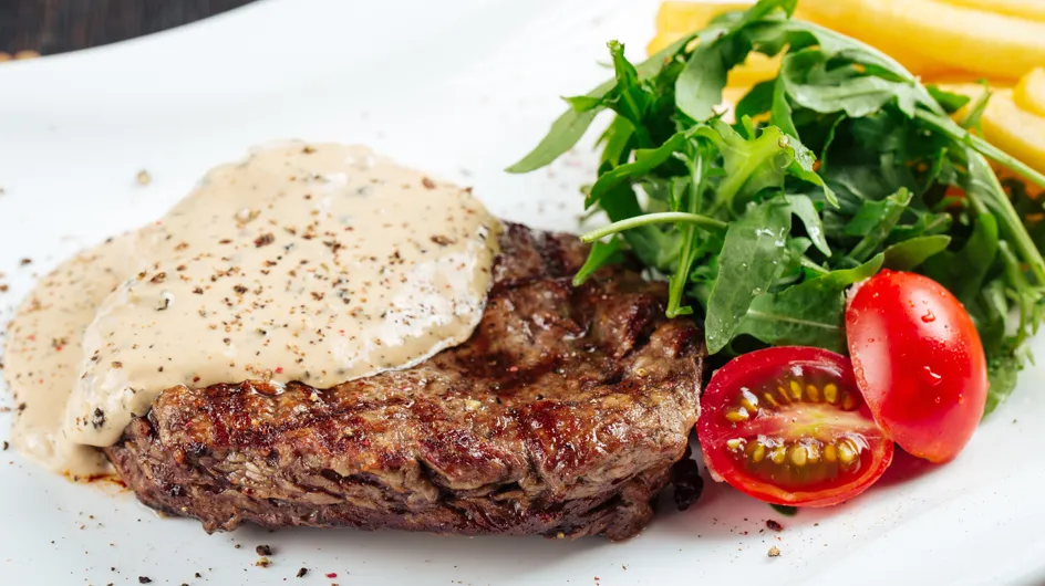 Le secret d&#039;un steak au poivre maison inoubliable : deux types de grains à utiliser !