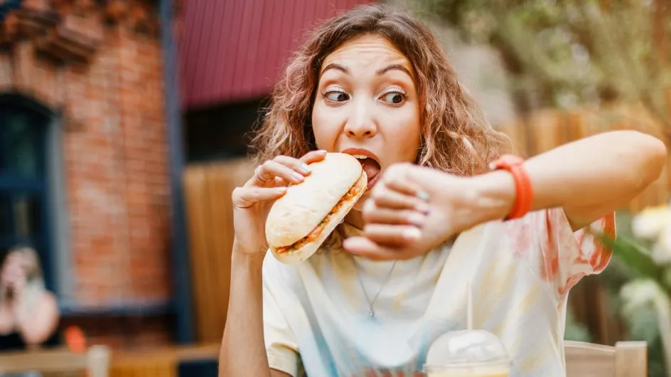 Voici les 4 conseils essentiels si vous mangez trop vite (c'est mauvais pour la santé)