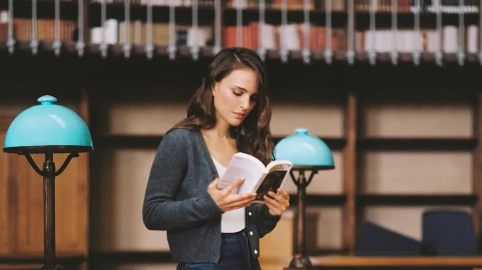 Natalie Portman nos abre su biblioteca: Descubre sus libros favoritos