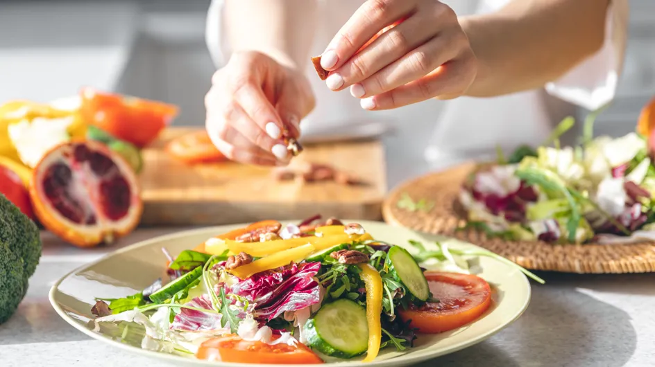 Perte de poids : voici comment composer une salade saine et rassasiante selon une nutritionniste