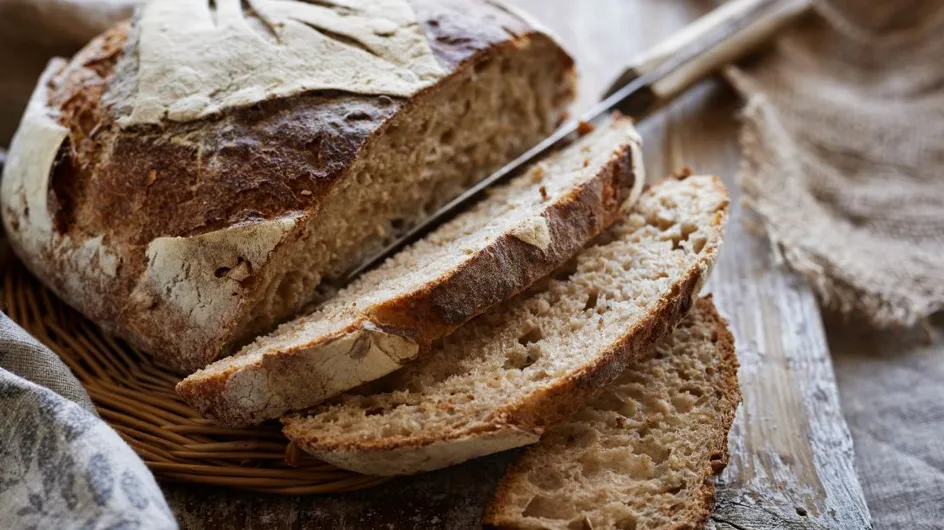 Le pain foncé est-il meilleur que le blanc pour une alimentation équilibrée ? On vous dit tout