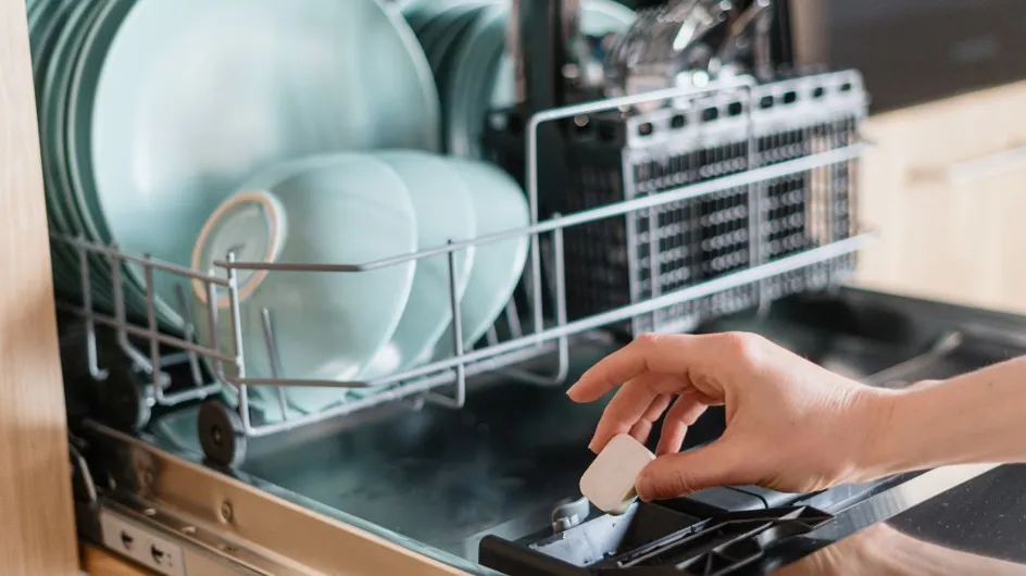 Lave-vaisselle : ces objets étonnants que vous pouvez mettre dans votre machine (et ceux qu'il faut à tout prix éviter)