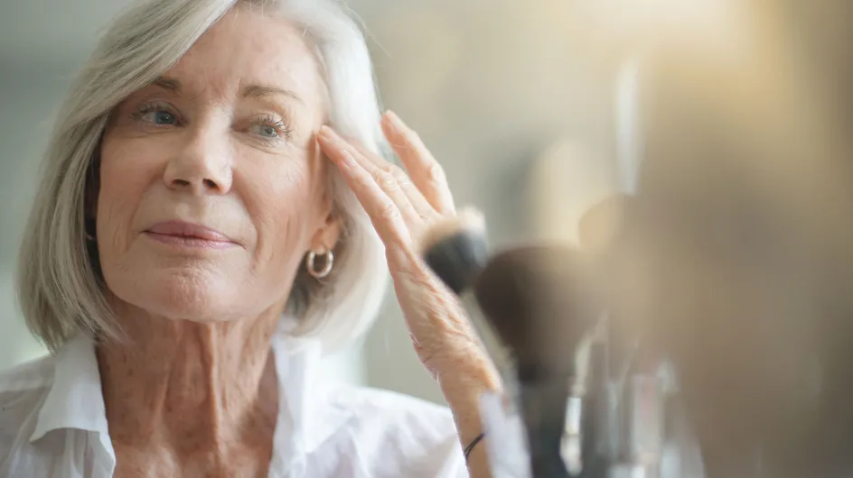 Maquillage après 60 ans : les meilleurs crayons à sourcils quand on a les cheveux gris