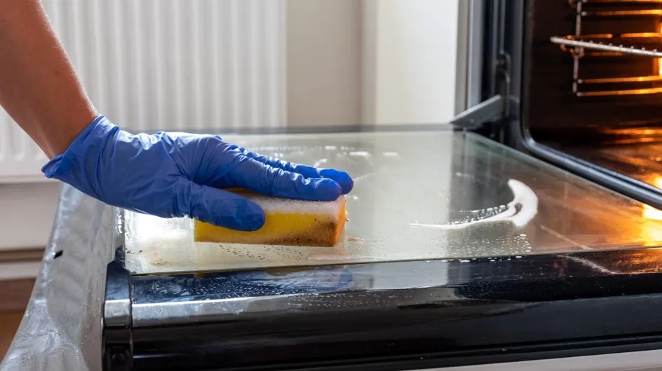 Ménage : cette méthode naturelle est ultra efficace pour nettoyer son four sans utiliser la pyrolyse
