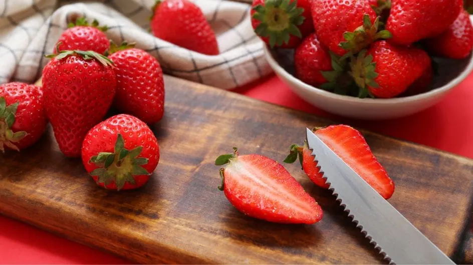 Vous ne savez pas quoi faire des queues de vos fraises ? Voici 5 façons de les réutiliser pour ne pas les jeter