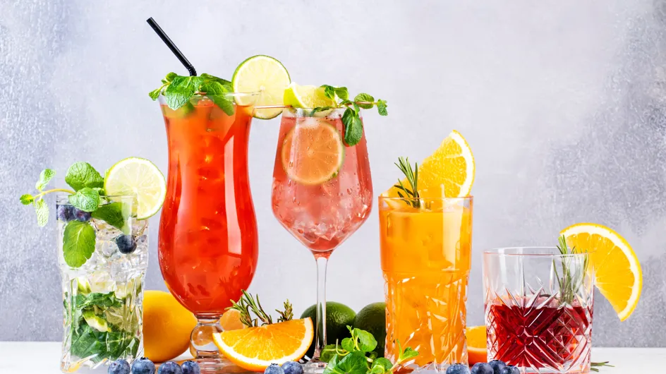 Ce cocktail populaire mais calorique équivaut à 2 verres d’alcool, explique cette diététicienne