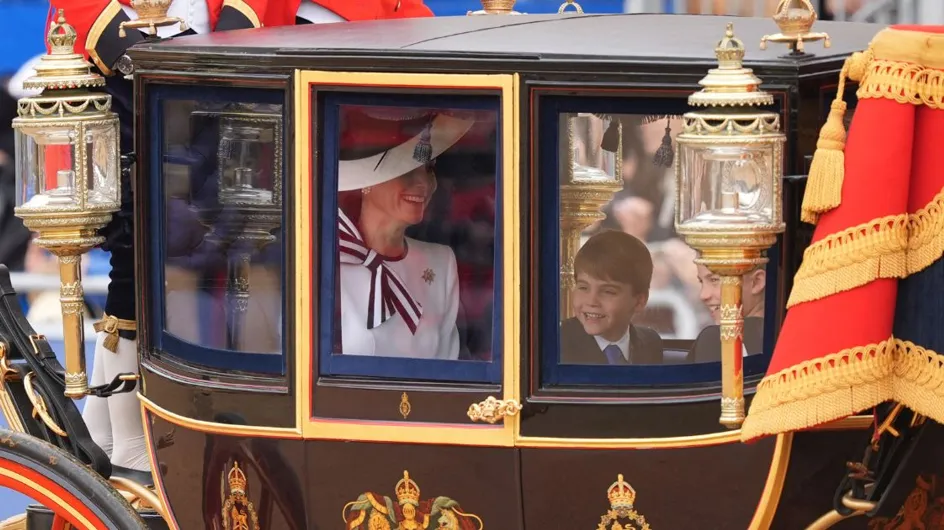 PHOTOS - Trooping the Colour : salut royal, sourire, le prince Louis arrive en digne héritier (malgré quelques grimaces)