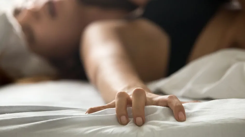 Sexo : la position sexuelle du python, une variante de la cuillère, offre des sensations XXL (elle stimule le point G)