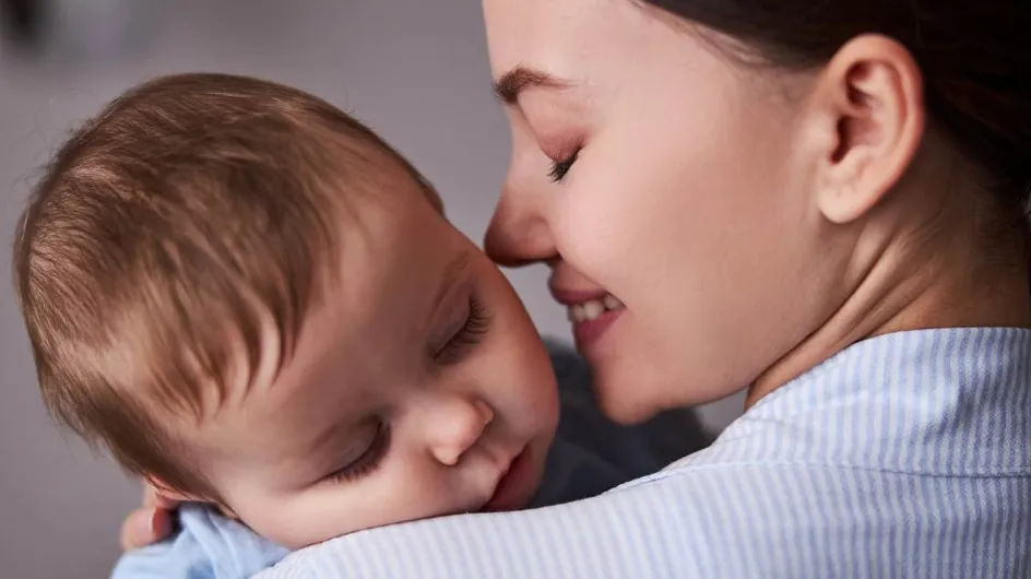 Prendre cette habitude avec son enfant dès sa naissance jouerait un rôle important dans son développement cognitif