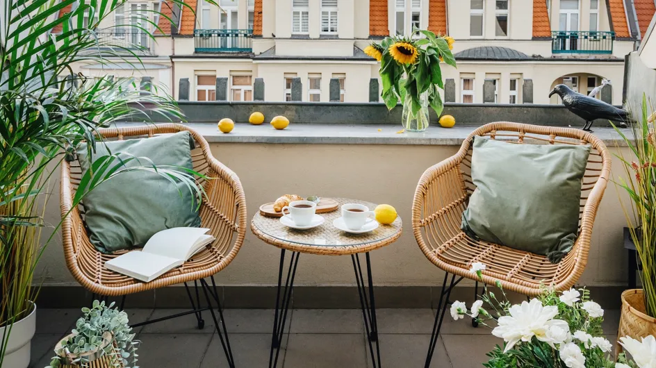 Lidl agotará el banco de madera ideal para terrazas pequeñas: elegante, cómodo y aprovecha el espacio